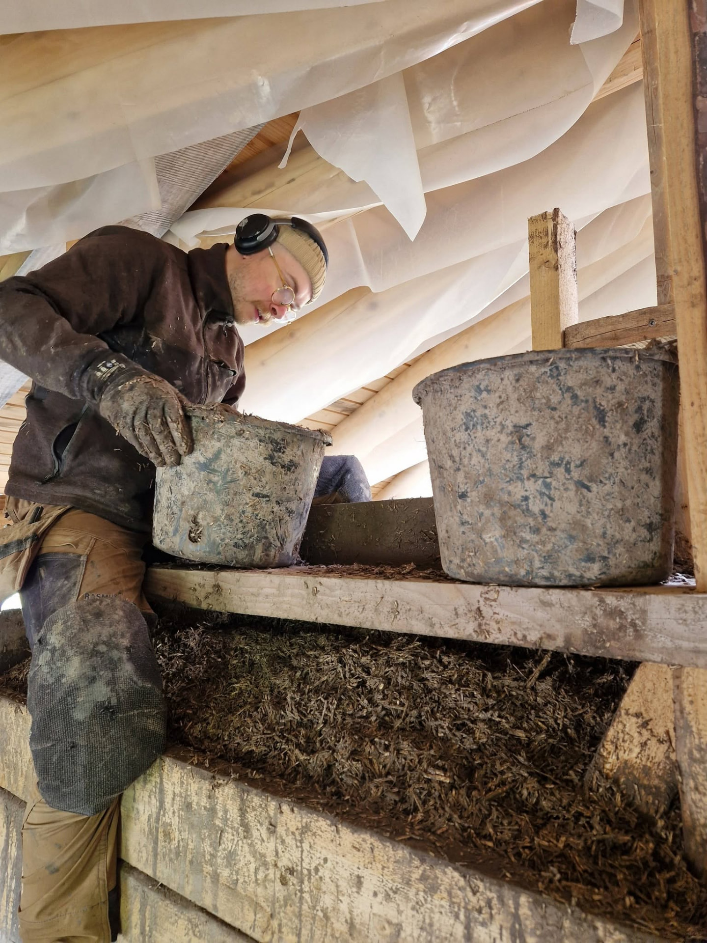 Tamping hempcrete into formwork